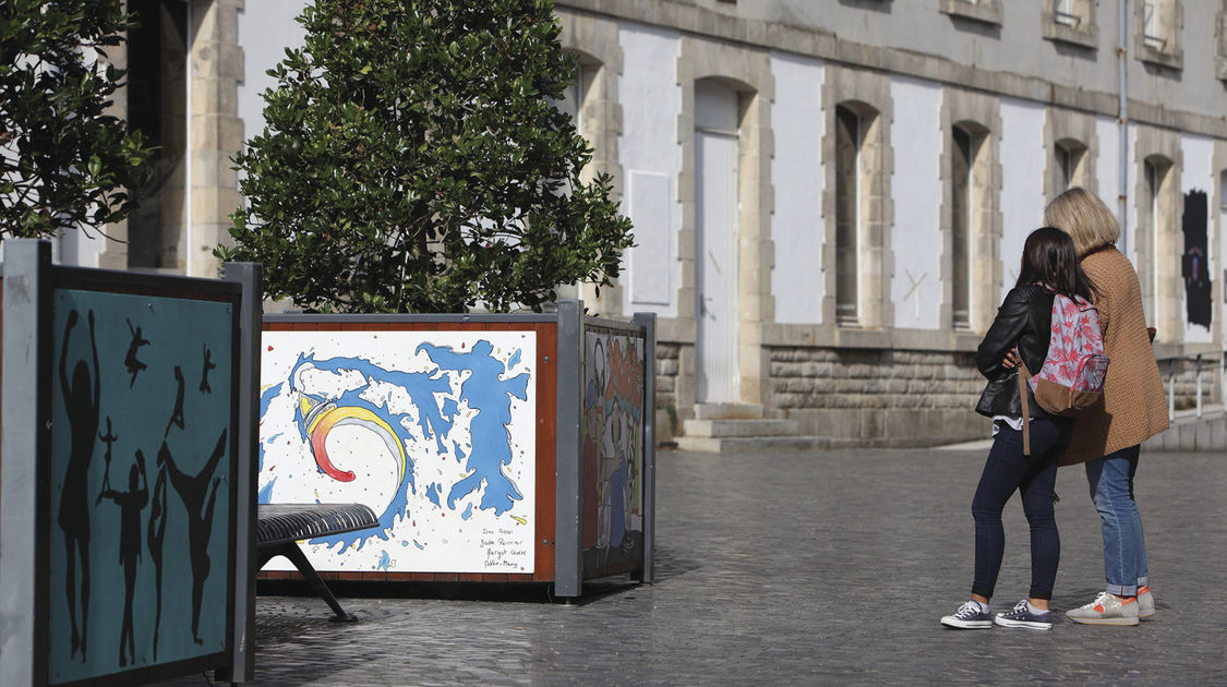 Le projet « Bacs in the city » : onze bacs de verdure peints par les élèves du dispositif Relais du lycée et exposés esplanade François Mitterrand. Une initiative qui valorise le travail et l’implication de ces jeunes. 