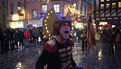 Les Ambassadeurs de la planète Karnaval ont débarqué dans les rues de Quimper apportant leurs rythmes entraînants et chaleureux - Les Échappées de Noël 21 décembre 2016 (8)