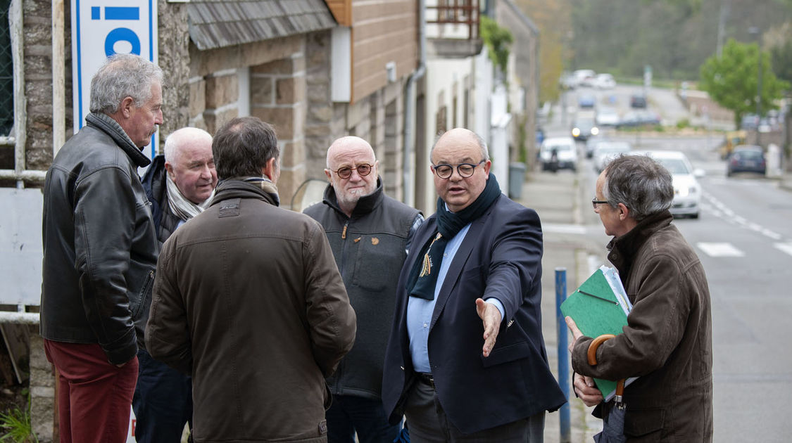 Visite des élus et des services municipaux dans le quartier du Moulin Vert le 10 avril 2019 (15)