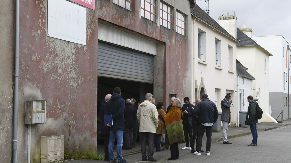 Visite des élus et des services municipaux dans le quartier du Moulin Vert le 10 avril 2019 (11)