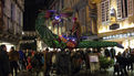 L’Oisooo, marionnette géante de 9 m de long de la compagnie Youplaboum, a enchanté les enfants. Les Échappées de Noël, le 23 décembre 2016. (1)