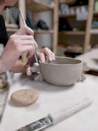 Atelier adultes au musée breton : l'art du modelage
