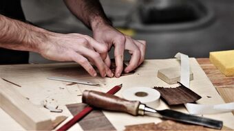 Viste-atelier adultes au musée breton : l’art du bois