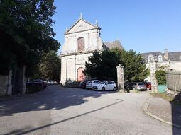 La façade et l'entrée de la résidence Laënnec