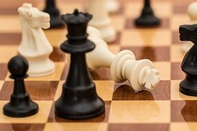 Atelier de pratique sportive du jeu d’échecs et échiquier géant