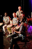Petit Adama et les percussionnistes de l'asso NA DON KE