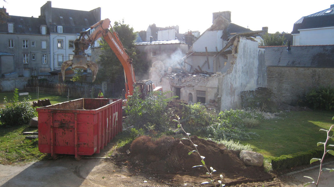 Chantier du Pôle Max Jacob : démolition de l’ancienne maison associative, futur emplacement du Novomax.