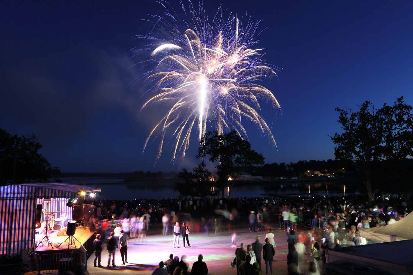 Bal et feu d’artifice du 13 juillet devant la base nautique de Créac'h Gwen