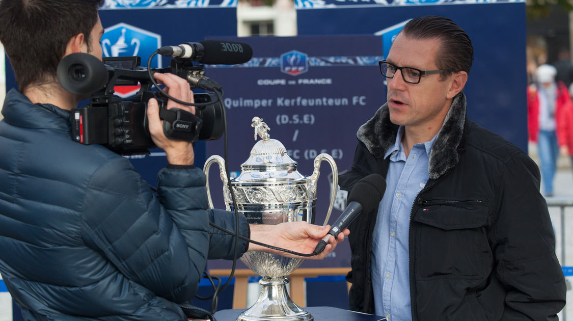 La coupe de France exposée place Saint-Corentin (3)