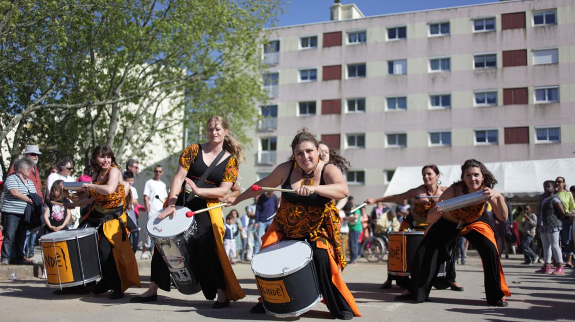 Quartier en fête - La rue est vers l art 2015 à Kermoysan (16)