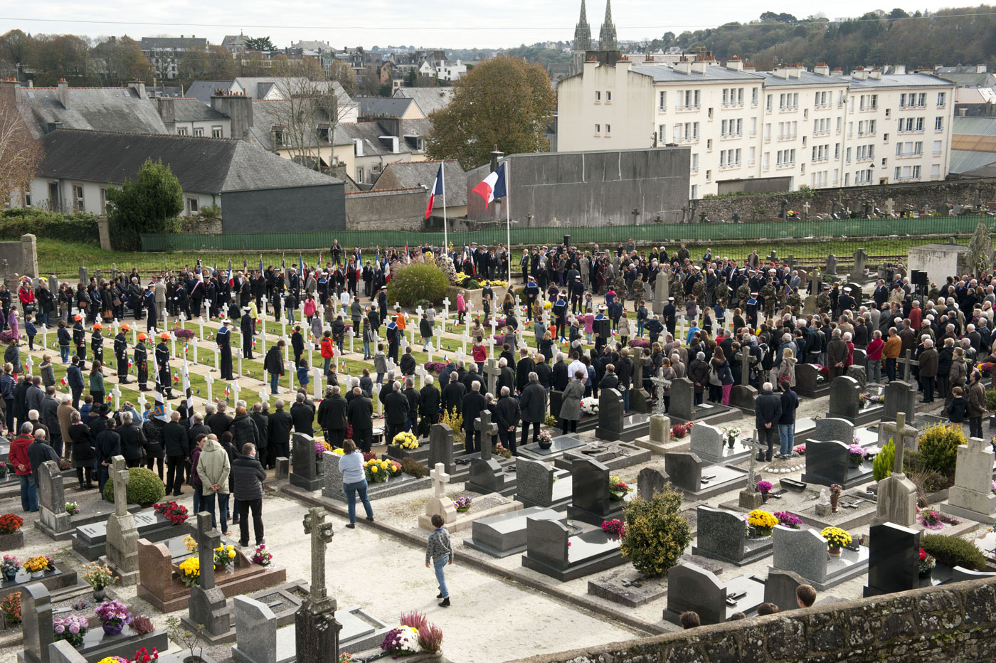 Cérémonie du 11 novembre 2015 : de la place Saint-Corentin au carré militaire du cimetière Saint-Marc