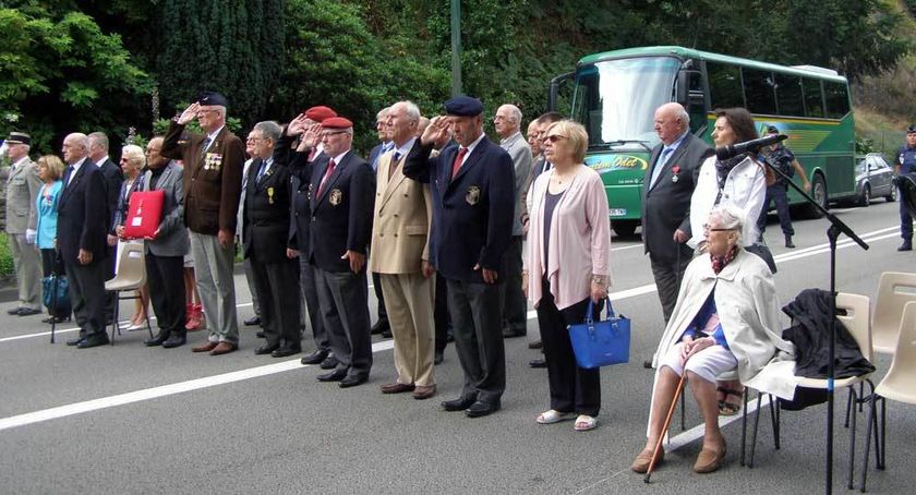 Les anciens combattants réunis allées de Locmaria