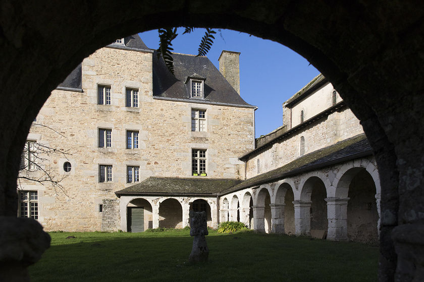 Le cloître de Locmaria.