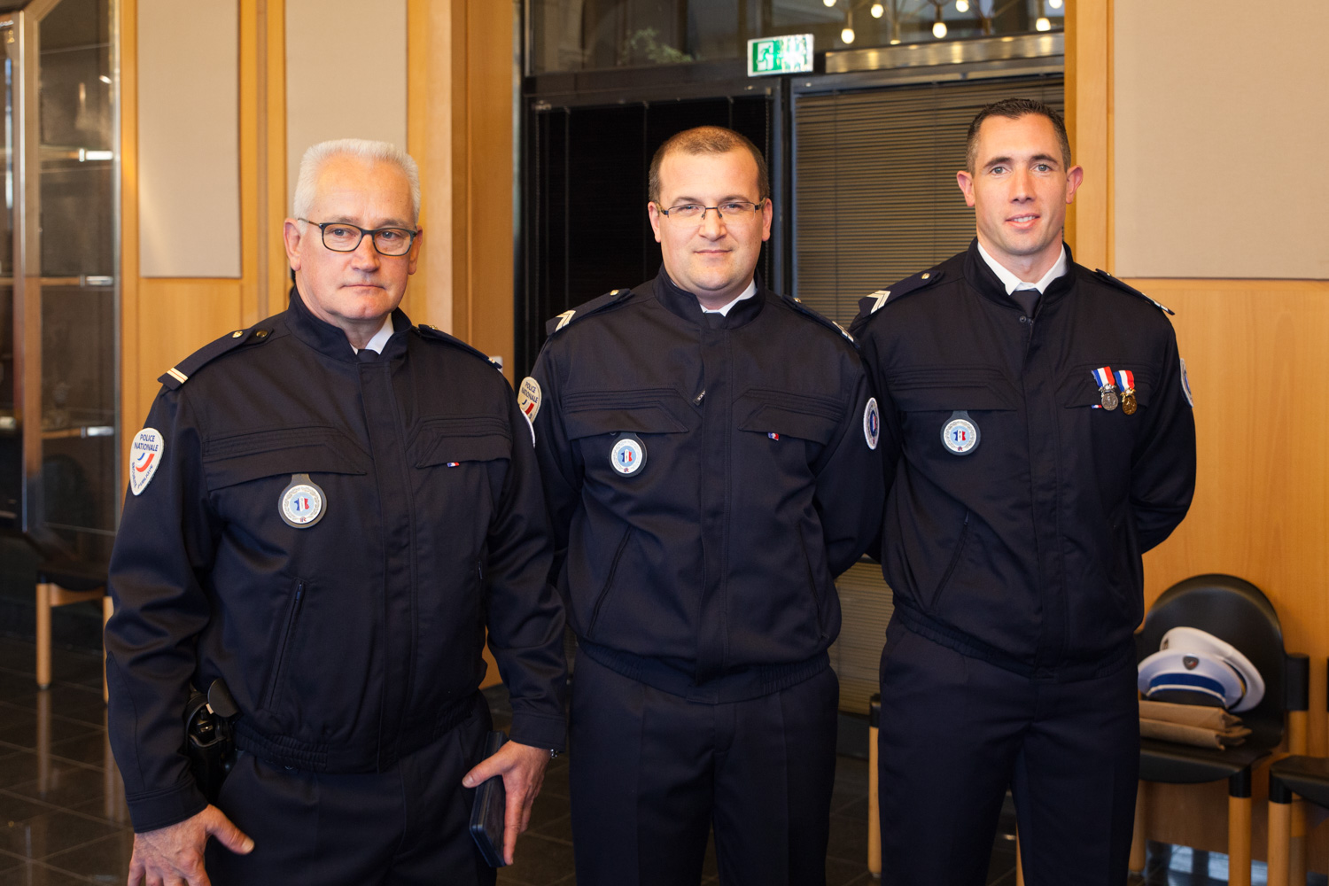 Trois policiers reçoivent la médaille de la Ville