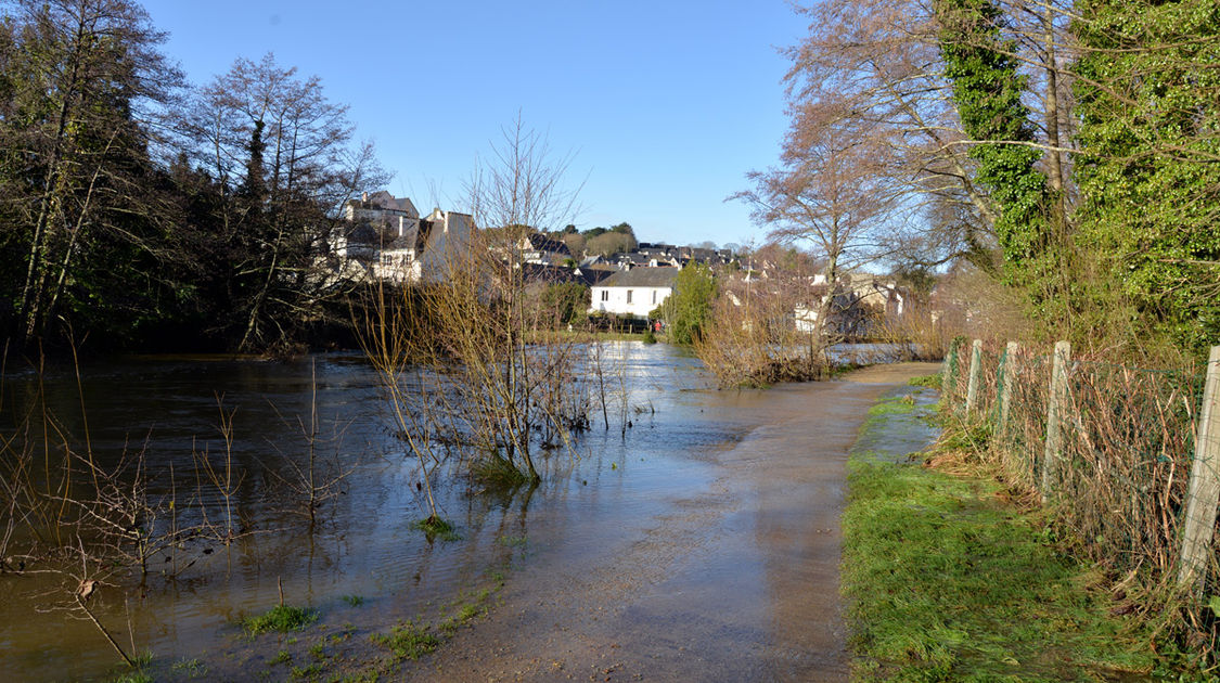 Inondation - Le Steir déborde - Promenade du Manoir des salles, les rives du Steïr en direction du Moulin Vert - 7 février 2014