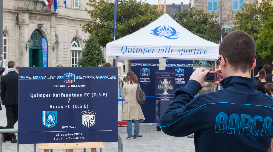 La coupe de France exposée place Saint-Corentin (14)