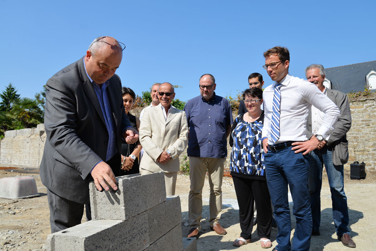 Pose de la première pierre de la mairie annexe de Kerfeunteun