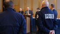 Lors de la cérémonie de remise de la médaille de la ville de Quimper. Ludovic Jolivet, maire de Quimper, rend hommage aux policiers qui ont sauvé une Quimpéroise tombée dans l'Odet. Jeudi 17 mars 2016.