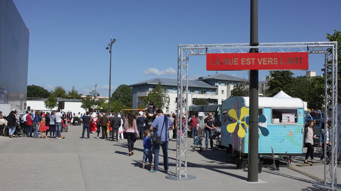 Quartier en fête - La rue est vers l art 2015 à Kermoysan (1)