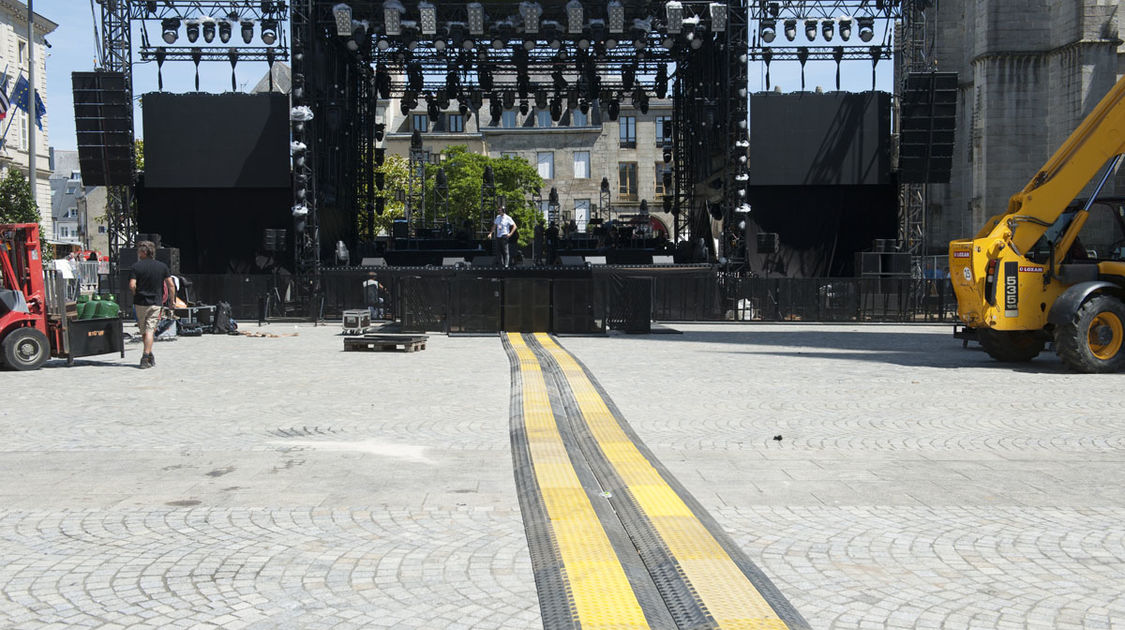 Les Copains dAbord mardi 4 juillet - Préparation de la place Saint-Corentin