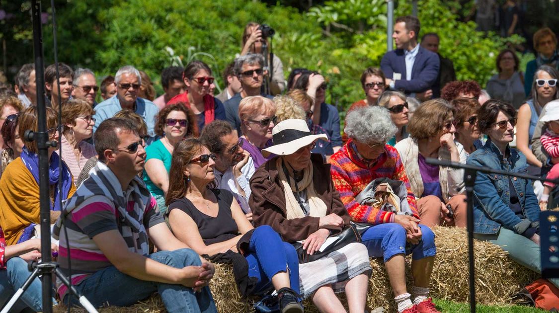 Le comédien Michaël Lonsdale et le pianiste Patrick Scheyder ont donné une représentation du spectacle des Jardins et des hommes dans le jardin du théâtre Max Jacob le 25 juin (11)