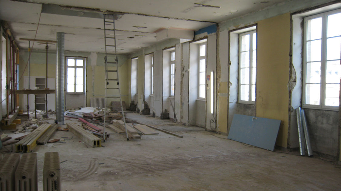 Chantier du pôle Max Jacob : A l’étage du bâtiment administratif, Les travaux de ventilation commencent. Le 13 mars 2014 