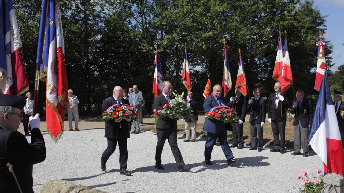 Commémoration du souvenir des résistants morts aux fermes du Guellen, Penhoat et Kergrenn (21)