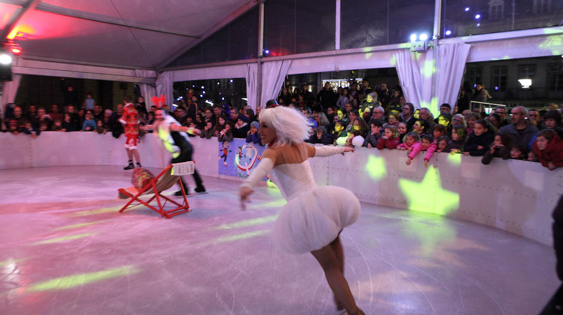 La fiancée du Père Noël - gala de patinage à la patinoire Saint-Corentin le 12 décembre 2015 (9)