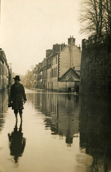 Les inondations de 1928 rue de Brest