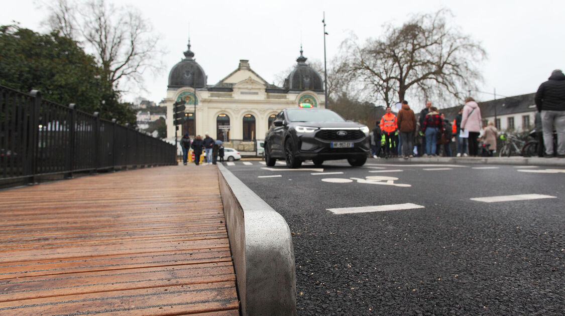 Quais de l'Odet : Inauguration du pont du Théâtre