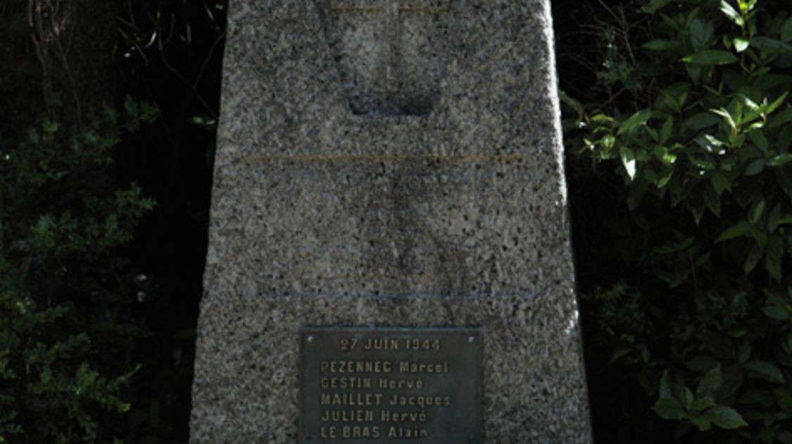 Commémoration du souvenir des résistants morts aux fermes du Guellen, Penhoat et Kergrenn (17)