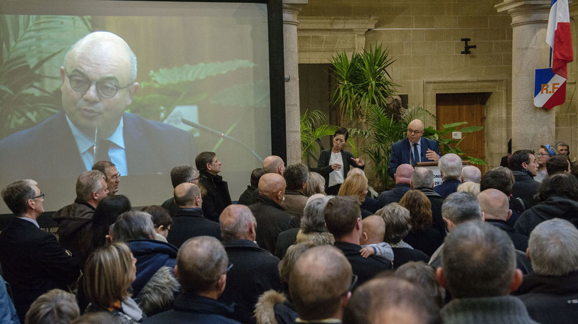 Une foule compacte assiste à la cérémonie des vœux de de Ludovic Jolivet, maire de Quimper et président de Quimper Bretagne Occidentale à l’Hôtel de Ville et d’Agglomération le samedi 28 janvier 2017.