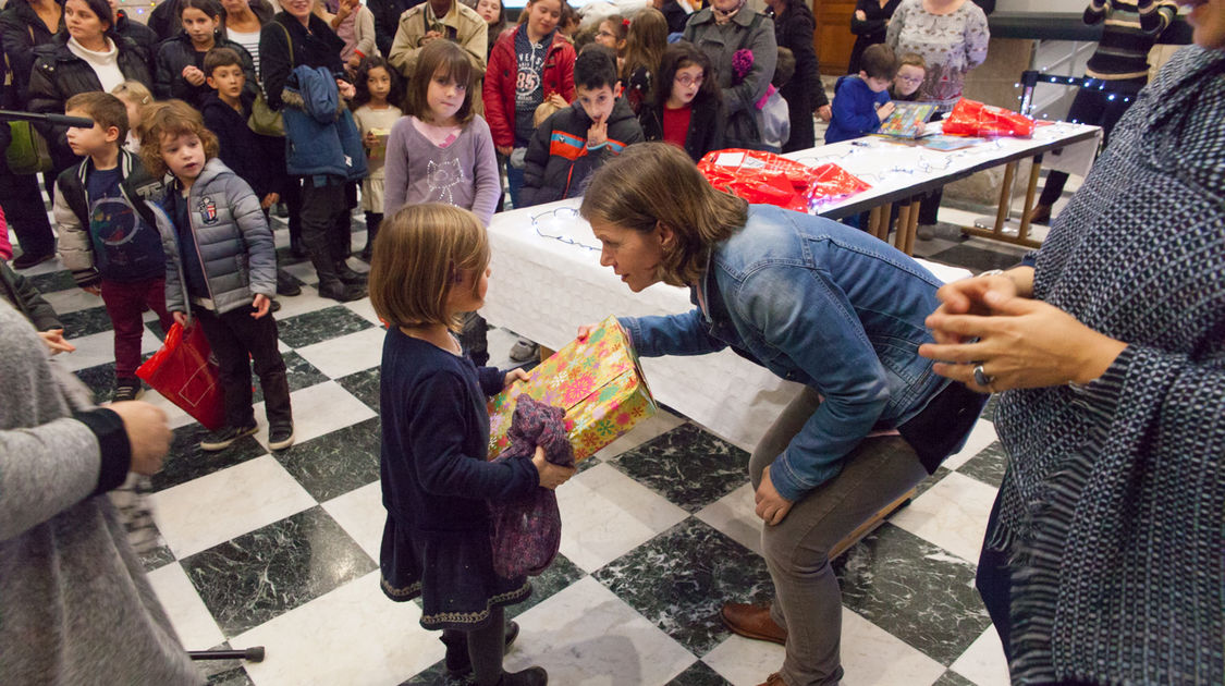 Remise des prix de la seconde édition du concours Dessine-moi Noël (10)