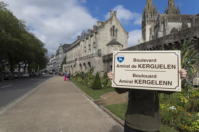 Des plaques de rue bilingues