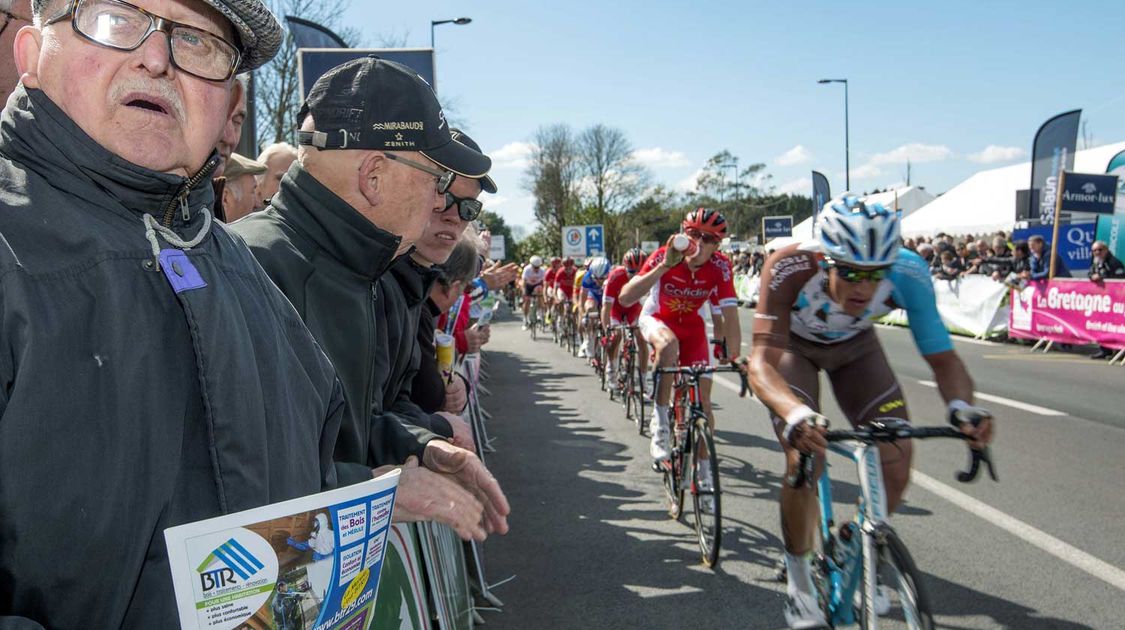 Arrivée du Tour du Finistère 2016 face au Pavillon  (7)