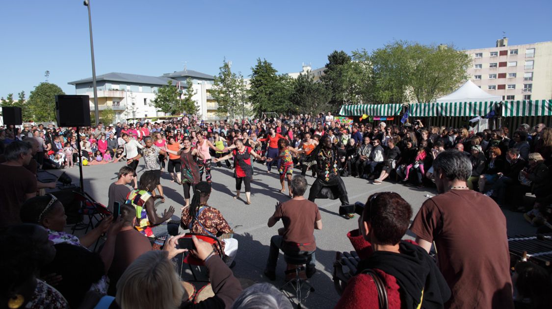 Quartier en fête - La rue est vers l art 2015 à Kermoysan (4)