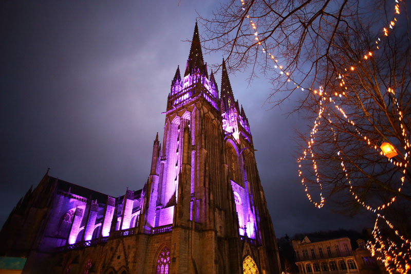 La cathédrale s’illumine pendant les fêtes