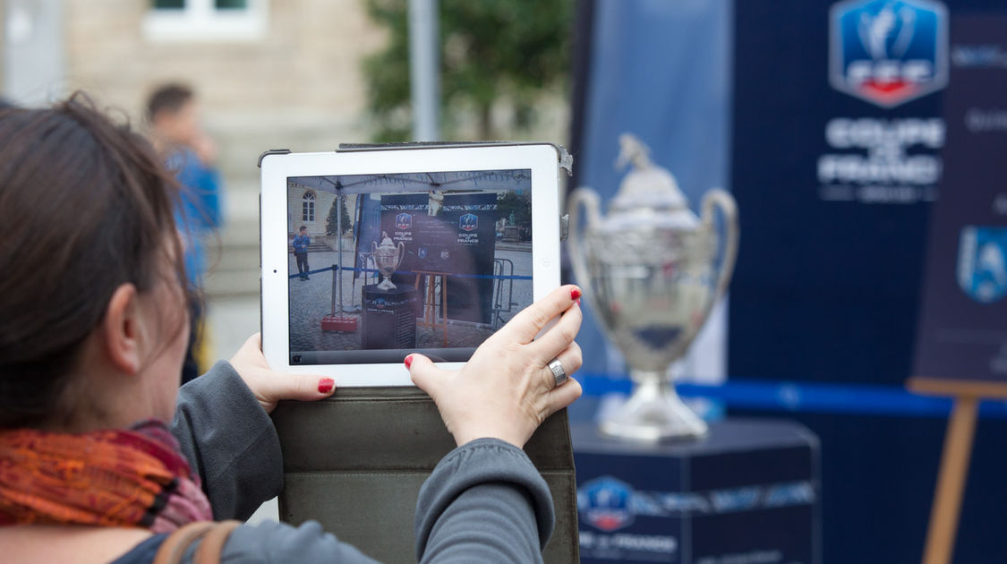 La coupe de France exposée place Saint-Corentin (15)