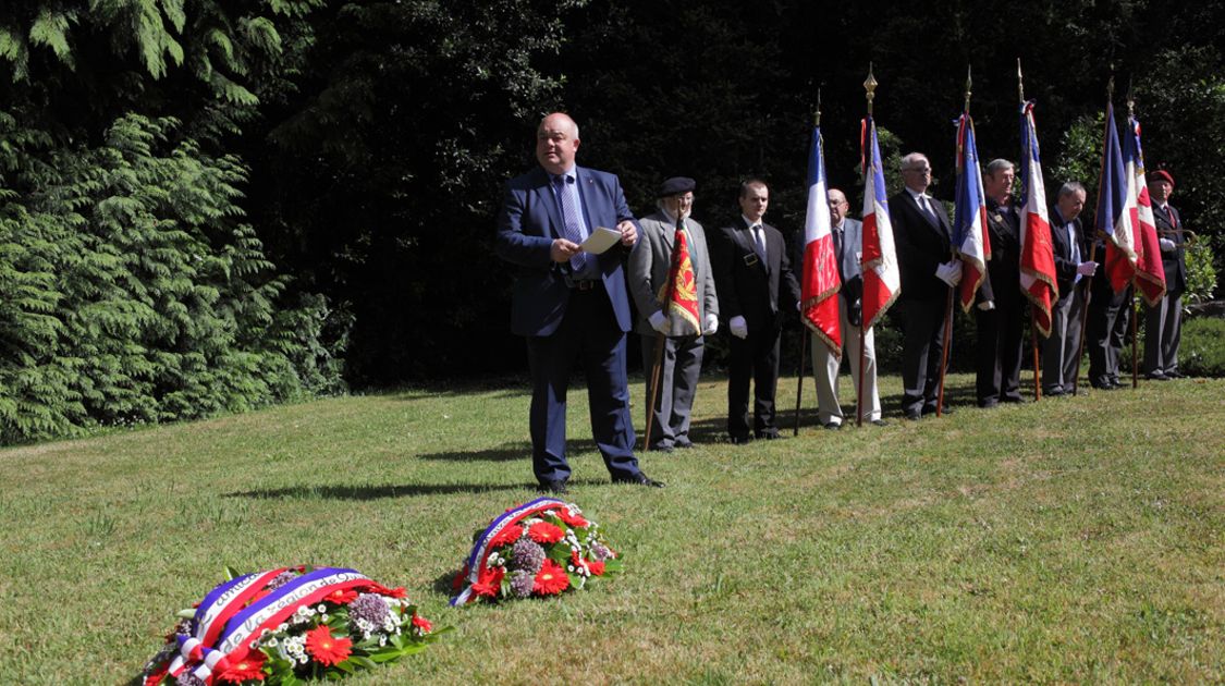 Commémoration du souvenir des résistants morts aux fermes du Guellen, Penhoat et Kergrenn (10)