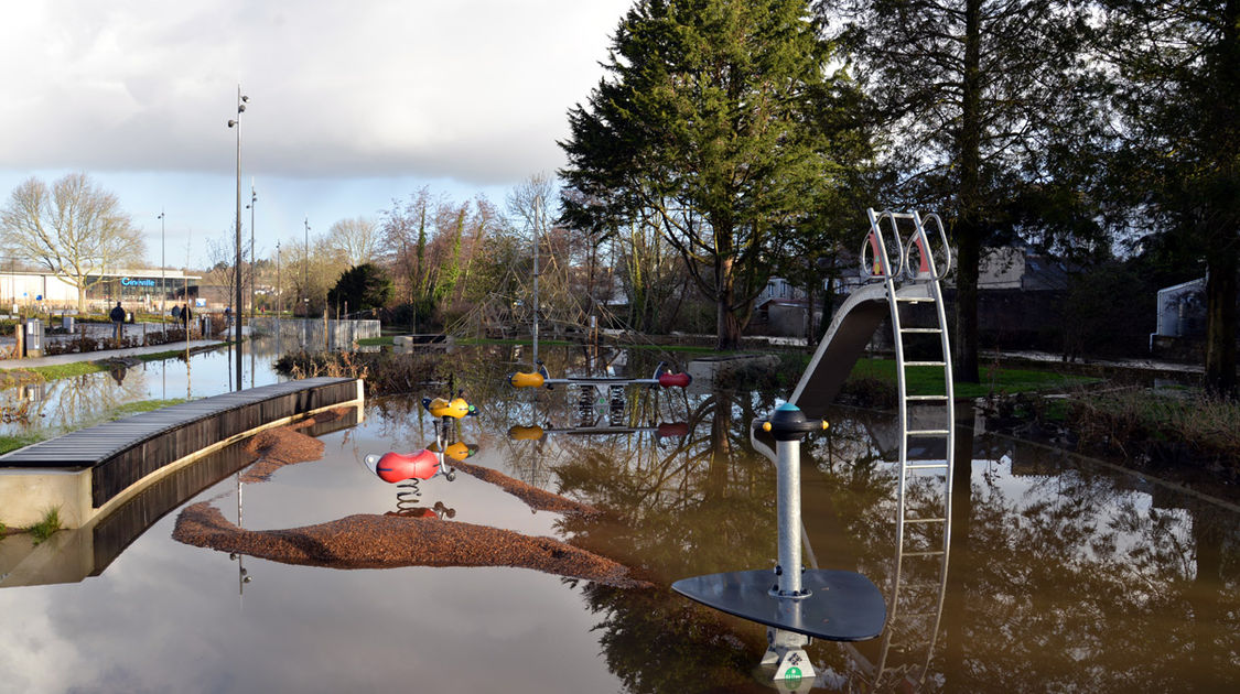 Inondation - Le Steir déborde - Le parc de jeux à la Providence - 7 février 2014 (9)