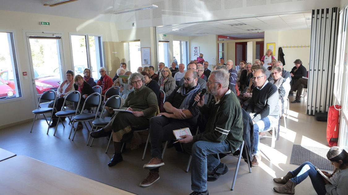 La visite des élus au Corniguel s’est conclue par une réunion publique à la maison de quartier. Il a été question de circulation et stationnement, de projets d’urbanisme et de voirie, d’équilibre à trouver entre dynamisme économique et démographique et pr