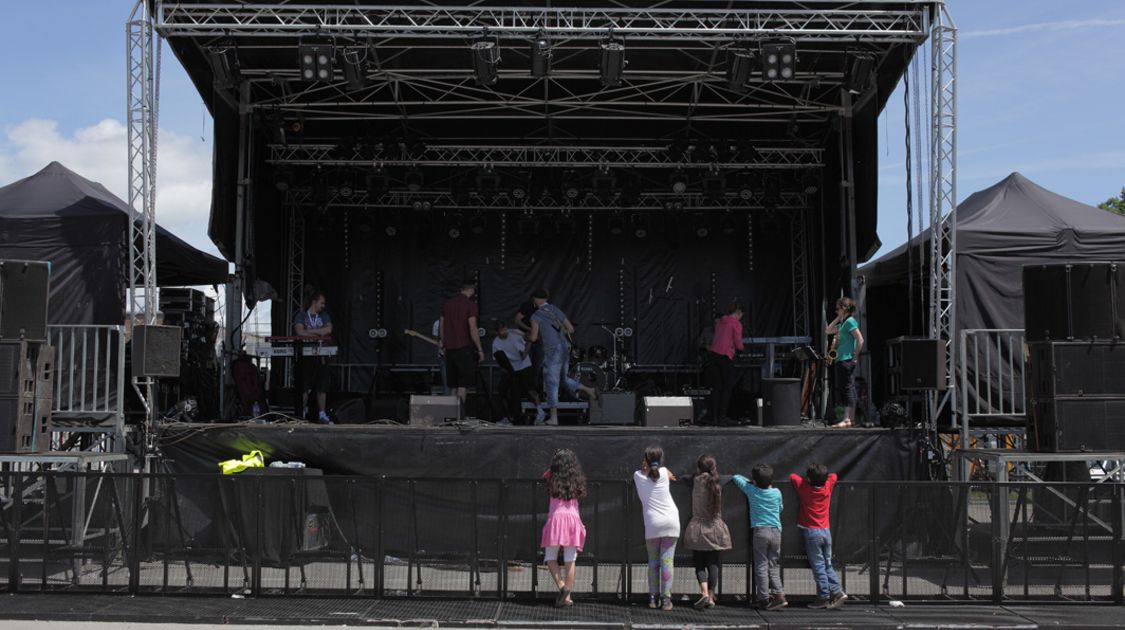 Quartier en fête - La rue est vers l art 2015 à Kermoysan (2)