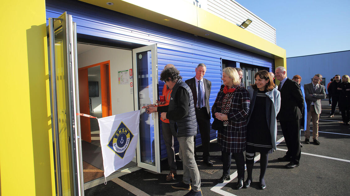  Inauguration du Centre de Formation et d'Intervention -S Quimper, en présence de son parrain Jean Le Cam.