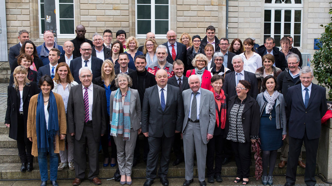 Le conseil municipal de Quimper autour du maire, Ludovic Jolivet