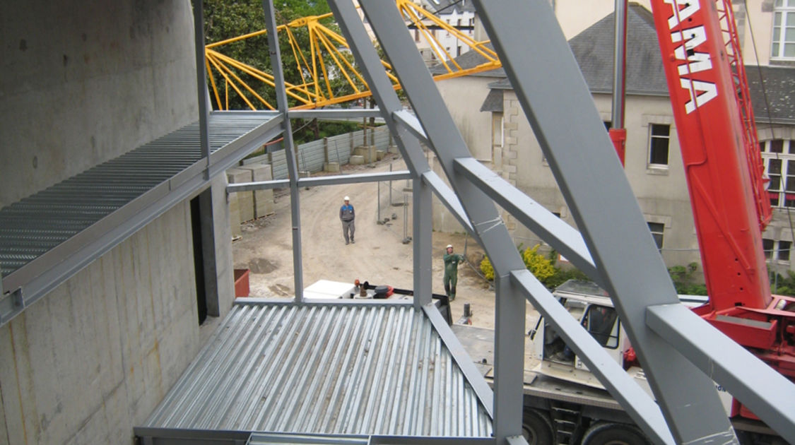 Chantier du pôle Max Jacob : Démontage de la grue, vu depuis les étages du Novomax. Le 6 mai 2014 