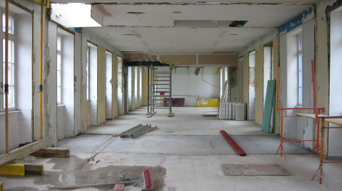 Chantier du pôle Max Jacob : La rénovation de l’école Louis Pasteur avance, les planchers collaborants sont achevés au premier étage. Le 6 février 2014 