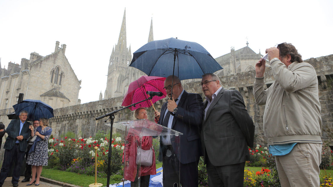 Inauguration de la stèle en mémoire de Per-Jakez Hélias (8)