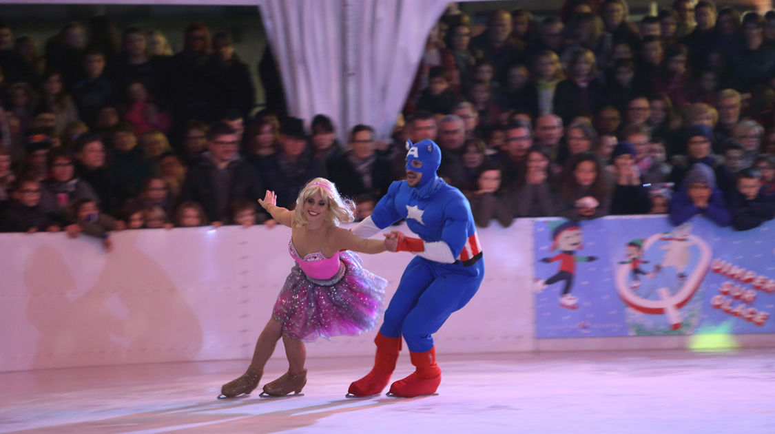 La fiancée du Père Noël - gala de patinage à la patinoire Saint-Corentin le 12 décembre 2015 (10)