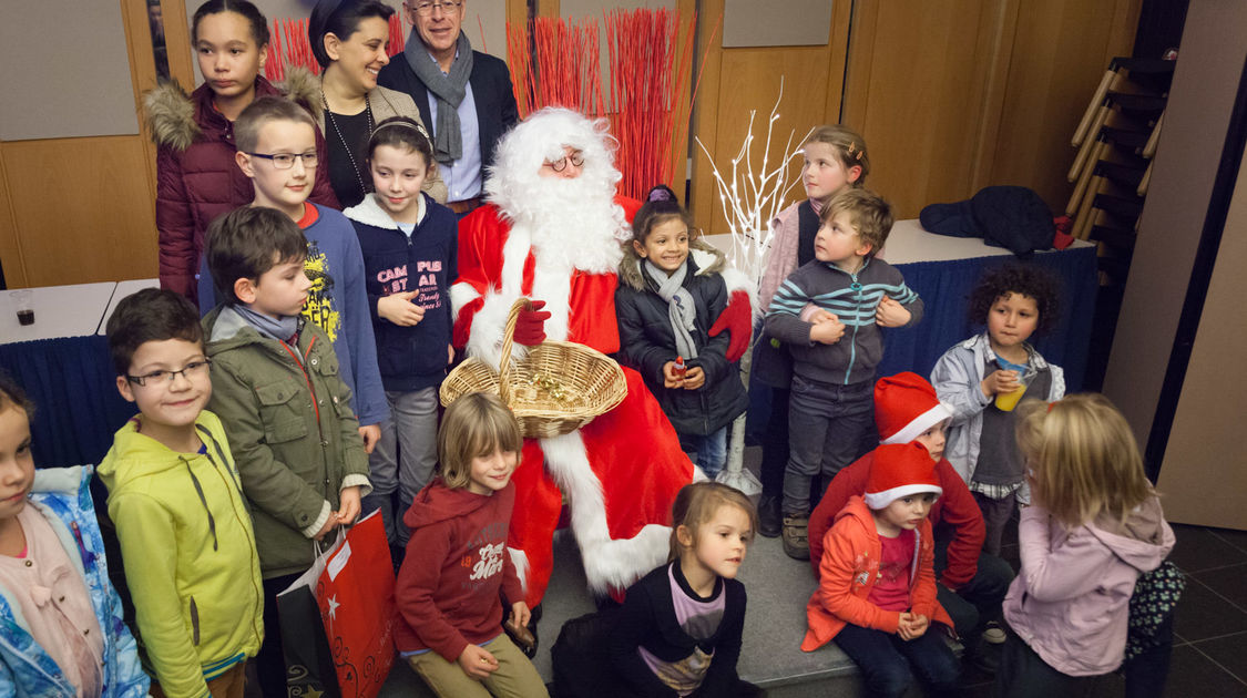 Remise des prix du concours de dessins de Noël (14)