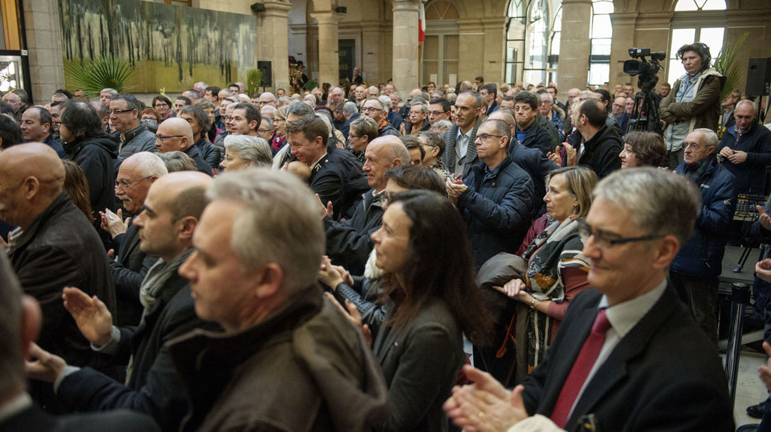 Une foule compacte assiste à la cérémonie des vœux de de Ludovic Jolivet, maire de Quimper et président de Quimper Bretagne Occidentale à l’Hôtel de Ville et d’Agglomération le samedi 28 janvier 2017.
